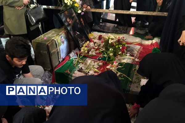 مراسم تشییع پیکر پاک شهید اکبر عنایتی در گلزار شهدای ملارد
