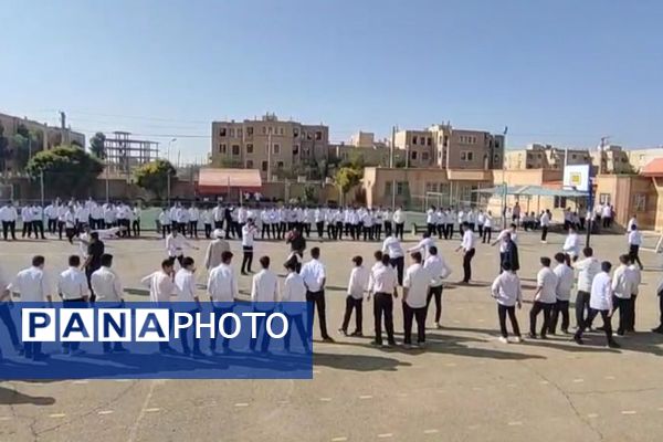 هیجان ورزشی با مسابقات کشتی و طناب‌کشی در دبیرستان حکیم ابوالقاسم فردوسی