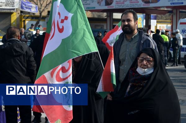 حال و هوای غرفه‌های سازمان دانش‌آموزی و خبرگزاری پانا در راهپیمایی ۲۲ بهمن