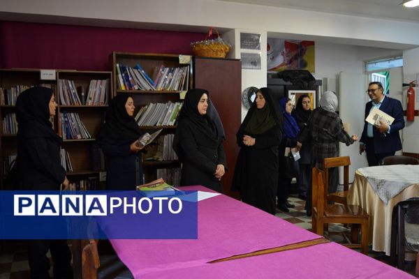  بازدید از کتابخوانه مدرسه حکمت بهارستان‌دو