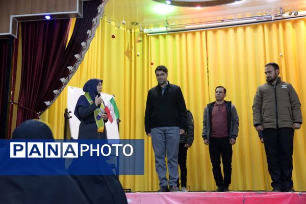 برگزاری کارگاه آموزشی مربیان پیشتاز در محل کانون فضیلت شهرستان نجف آباد 