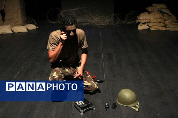 نمایش «پیک‌نیک در میدان جنگ»
