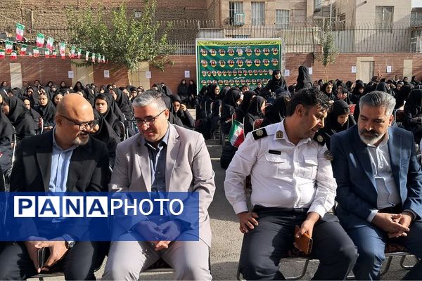 آغاز سال تحصیلی در دبیرستان بانو عفت آهنگری ناحیه یک شهرری