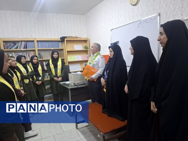 بازدید مدرسان کشوری سازمان دانش‌آموزی از دبیرستان تمام تشکیلاتی عفت