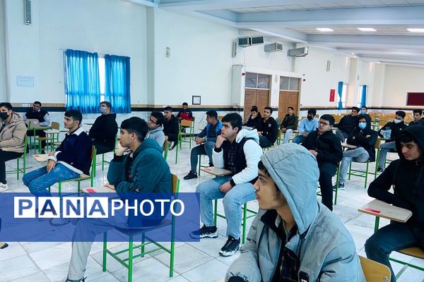  آماده‌سازی مانور زلزله با آموزش آتش‌نشان‌ها در مدرسه نمونه‌دولتی شهید مطهری رباط‌کریم