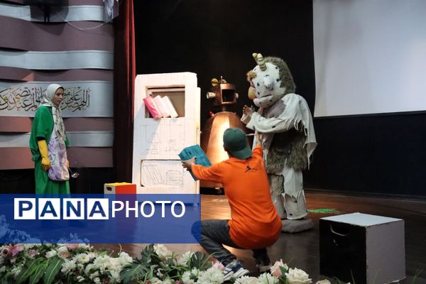 رویداد کودک و شاهنامه در مشهد