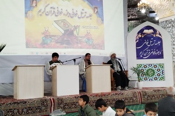 جلسه جزء خوانی قرآن کریم در امامزاده سید حمزه(ع) شهرستان کاشمر