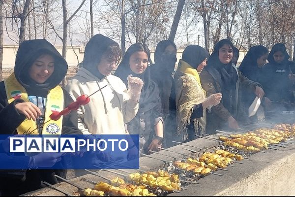 اردوی تشویقی تمشک؛ هدیه‌ای به یاوران انقلاب