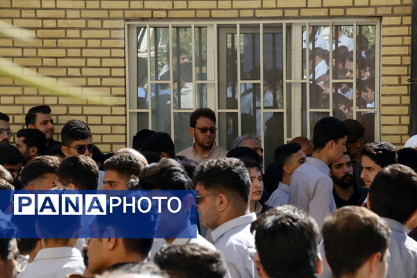 حضور پرشور دانش آموزان محلاتی در راهپیمایی 13 آبان 