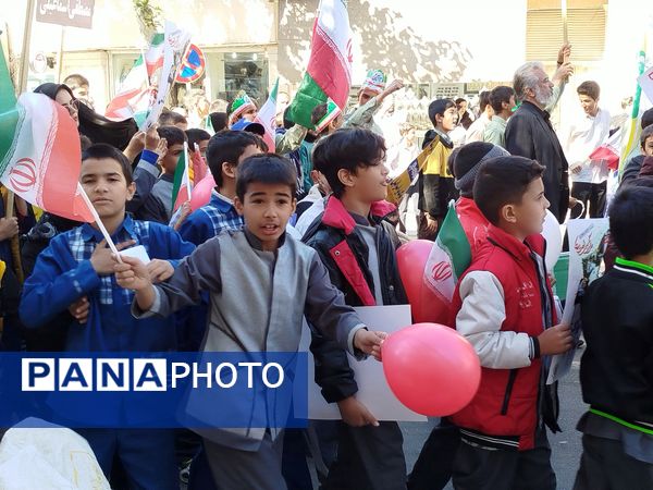 مردم کاشمر با گام‌های استوار در مسیر آرمان‌های انقلاب گام برداشتند 