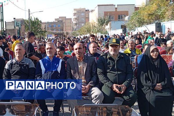  همایش بزرگ پیاده روی خانوادگی در نسیم‌شهر 