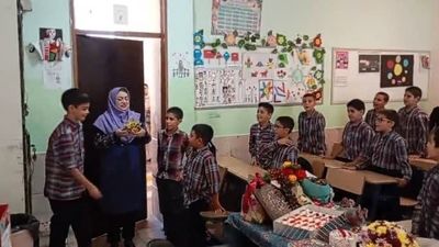 بزرگداشت مقام معلم در دبستان شهیدان اتحادی 


