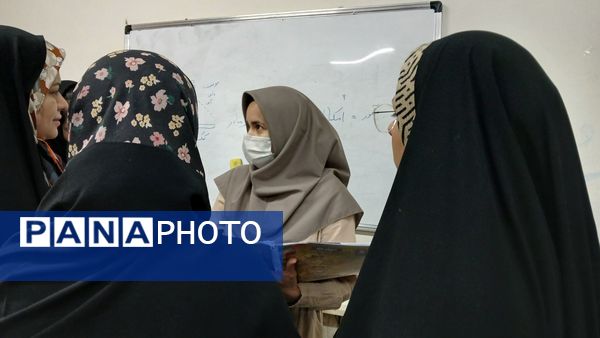 تحویل کارنامه در دبیرستان نمونه اندیشه