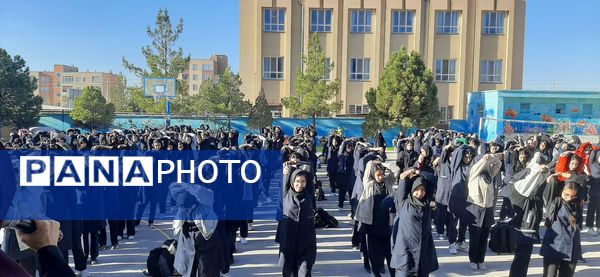 گذری برصبح‌گاه دبیرستان وکیلی ۹