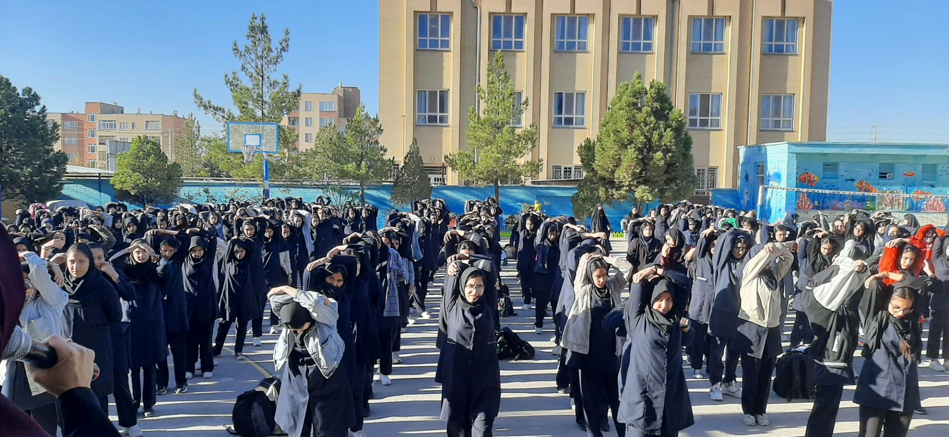 گذری برصبح‌گاه دبیرستان وکیلی ۹