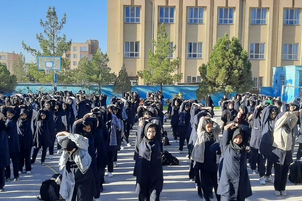 گذری برصبح‌گاه دبیرستان وکیلی ۹