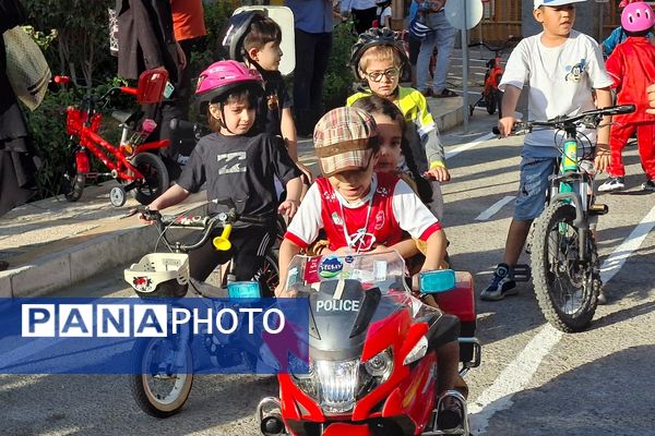 مسابقه دوچرخه‌سواری همیاران ترافیک در فرهنگسرای امام‌علی(ع) شهرک وایین شهریار