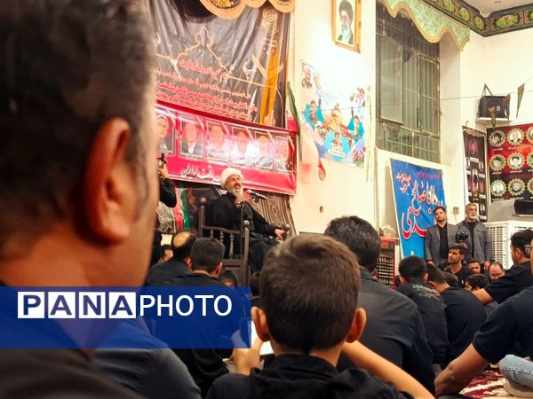 نوای “لبیک یا حسین” در شب پنجم محرم در رزق آباد طنین‌انداز شد