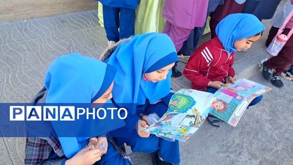 کافه کتاب در دبستان دخترانه ام‌البنین؛ زنگ تفریح با طعم کتاب و دوستی