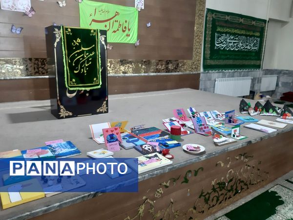 نمایشگاه دست سازه های دانش آموزان دبیرستان بهار آزادی