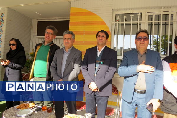 برنامه زنگ ایمنی و ترافیک در مدرسه شهدا فرهنگی دخترانه 