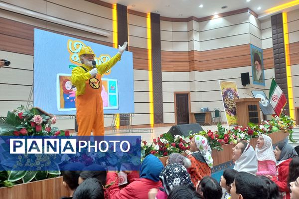 اجرای برنامه هم‌ساده‌ها در سالن سینما ۱۹بهمن پایگاه هوایی شیراز