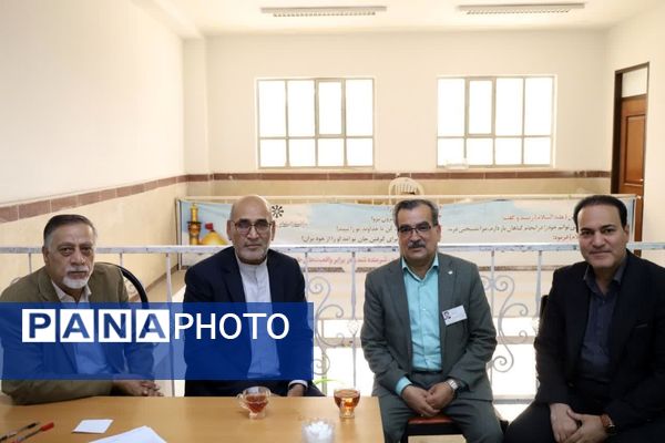بازدید مدیرکل آموزش و پرورش از برگزاری امتحانات نهایی در یزد
