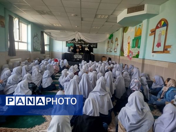 اکران نمایش عروسکی در منطقه رضویه 