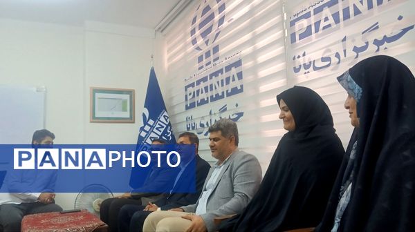 مدیر آموزش و پرورش ناحیه 2 زنجان با حضور در سازمان دانش‌آموزی روز خبرنگار را گرامی داشت