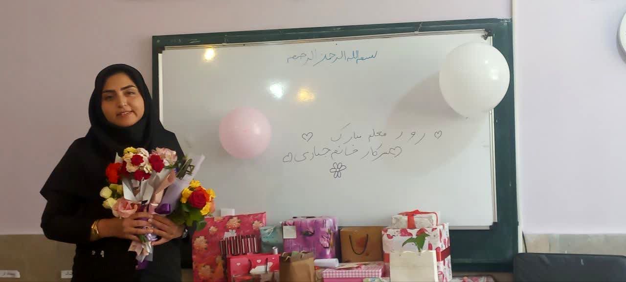 معلمی که نسبت به گوشه گیری دانش آموزش بی تفاوت نبود
