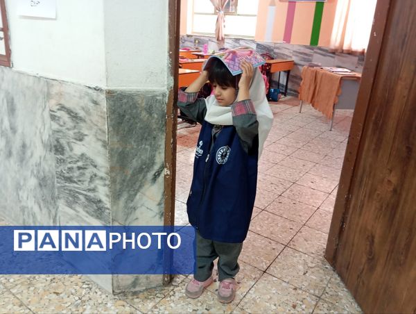 برگزاری مانور زلزله در دبستان دخترانه نرجس یک 