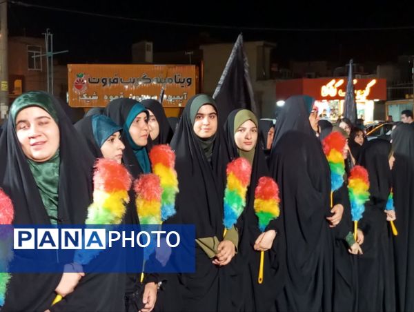 مراسم عزای شام غربت هشتمین آفتاب دل ها، همراه با آیین شمع‌گردانی 