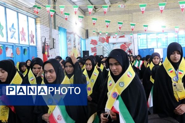 همایش یاوران انقلاب دانش‌آموزان مدارس عشایری شهرستان‌ جیرفت 