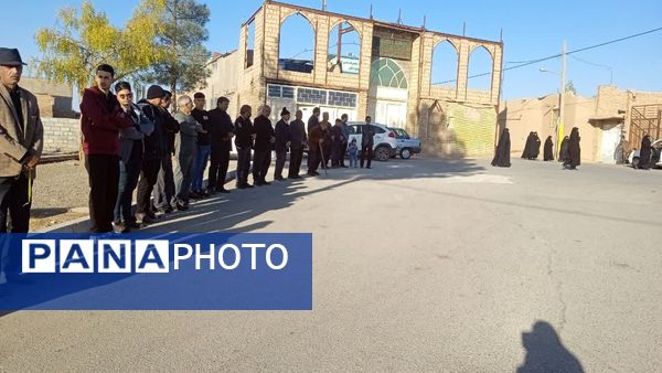 تشییع پیکر و خاکسپاری پدر شهید عجمی فدافن در گلزار شهدای روستای فدافن