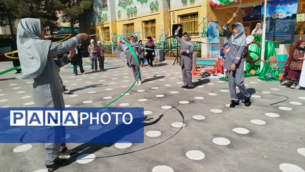 مشعل المپیاد ورزشی ناحیه ۷ در دبستان شهدای راه آهن روشن شد
