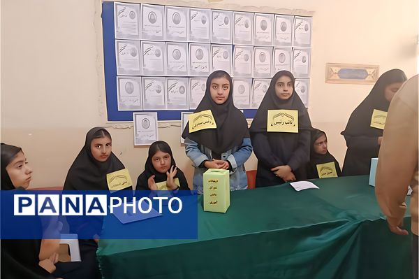 مراسم انتخابات شورای دانش آموزی در دبستان شهید رحمت الله قلعه یزدانی و آموزشگاه آیت الله اراکی
