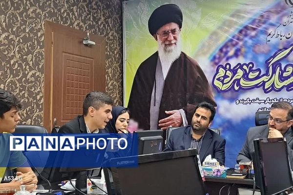 نشست صمیمی فرماندار شهرستان رباط کریم با دانش‌آموزان نخبه فرهنگی و خبرنگاران پانا