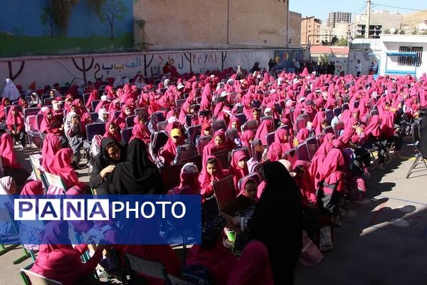 جشن بزرگ‌ بازگشایی مدارس در مدرسه پروین اعتصامی رودهن 