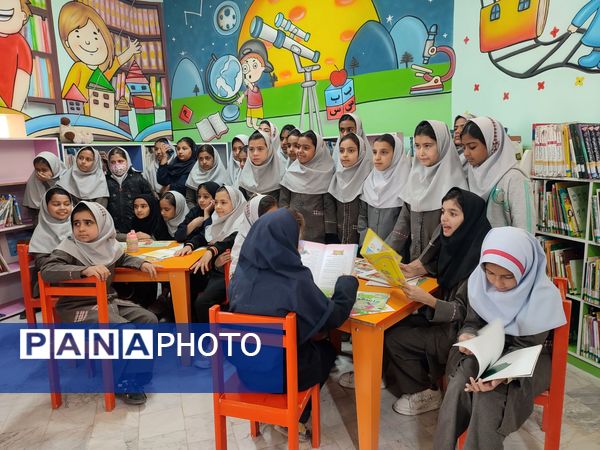 بازدید دانش‌آموزان دبستان شهید نجفی فدافن از کتابخانه فدک