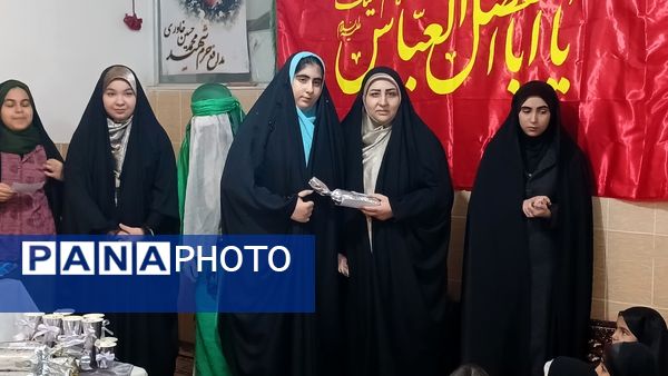 تقدیر دانش‌آموزان فعال فرهنگی‌هنری از مادرانشان با همکاری مربی در محمدشهر کرج