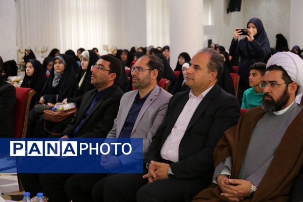 آیین تجلیل از برگزیدگان جشنواره قرآن عترت و نماز آذربایجان شرقی