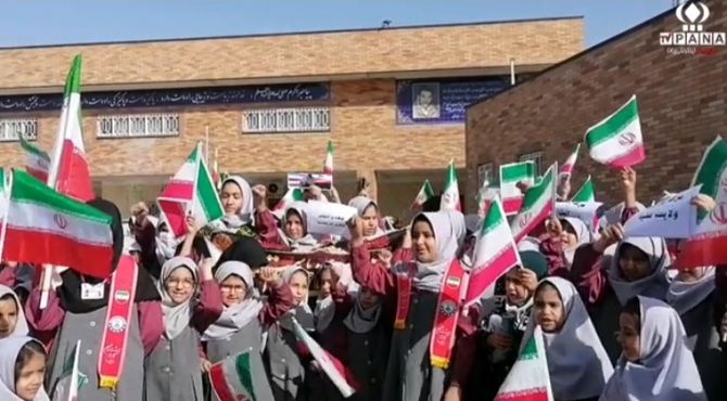 خشم و انزجار دانش آموزان مدرسه شاهد هندویان از آمریکا و اسراییل