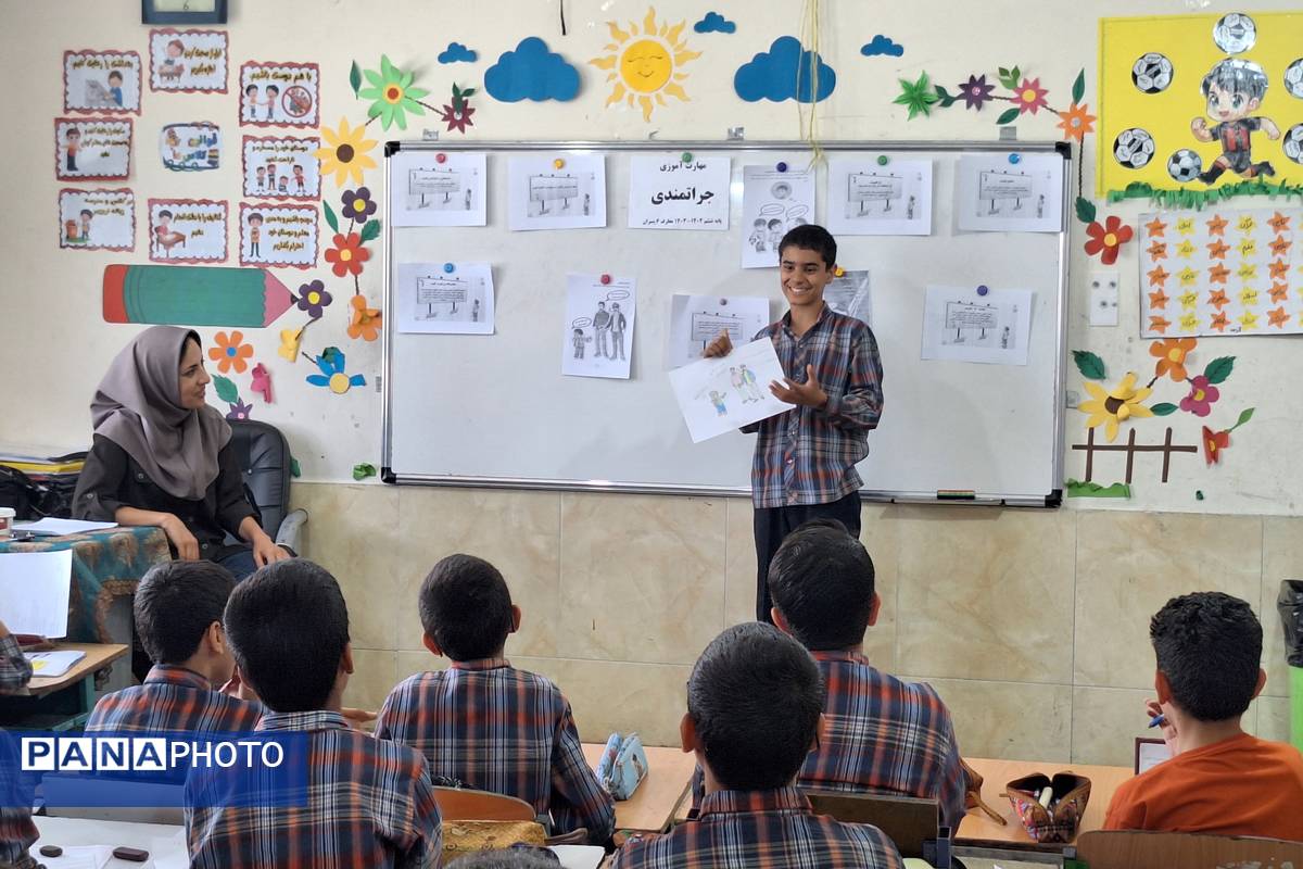 آموزش مهارت جراتمندی توسط دانشآموز خبرنگار پانا همگام با معلم