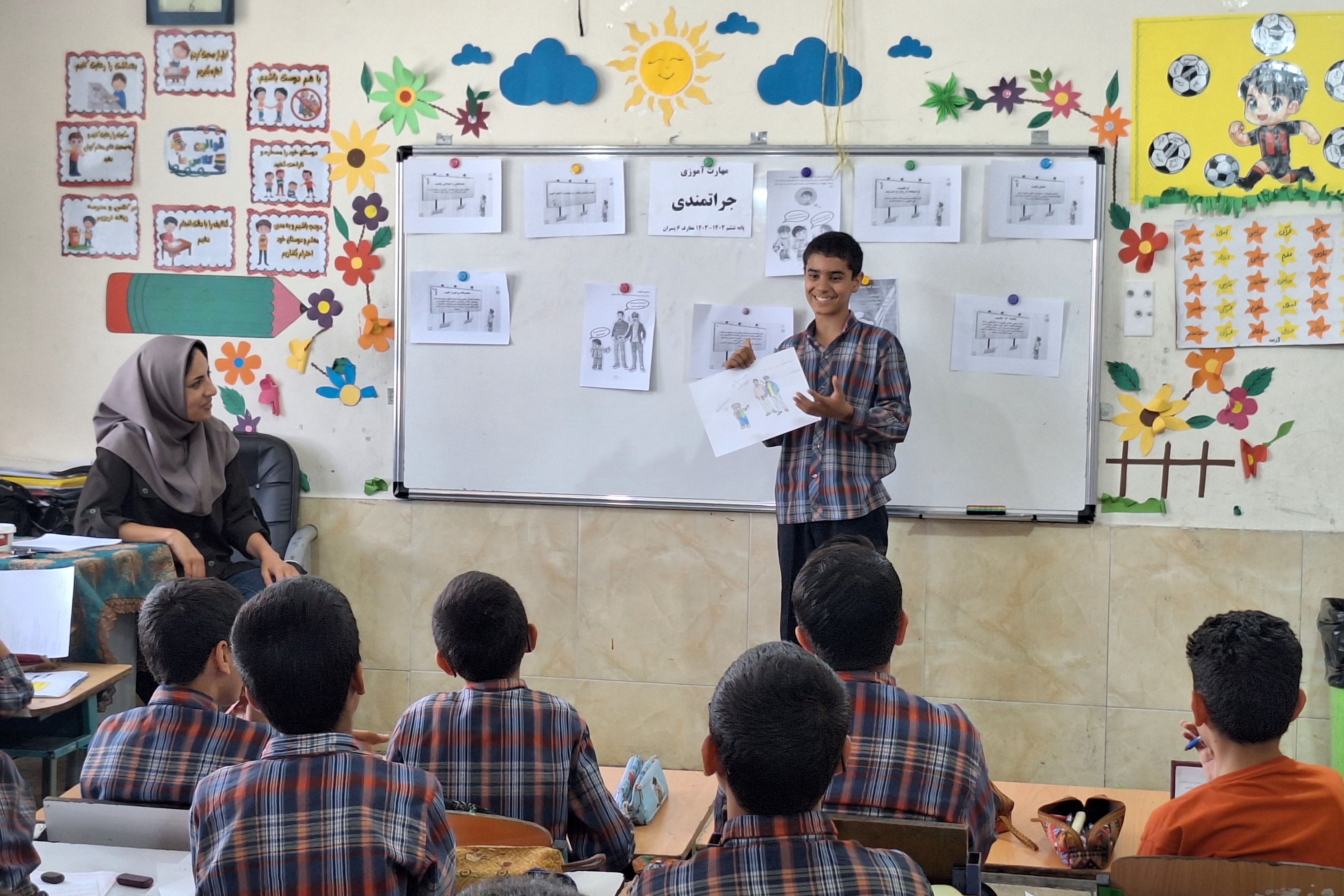 آموزش مهارت جراتمندی توسط دانش‌آموز خبرنگار پانا همگام با معلم