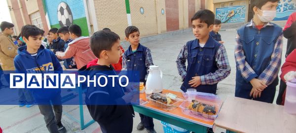 برگزاری بازارچه دانش‌آموزی در مدرسه شهدای فرهنگی شهرستان شیروان