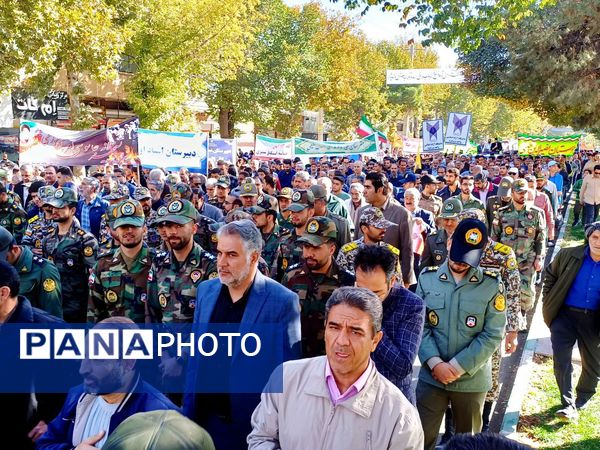 هم‌نوا با ۱۳ آبان؛ بروجرد یک‌صدا علیه استکبار جهانی