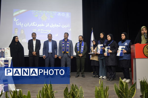 تجلیل از خبرنگاران ناحیه ۷ مشهد به مناسبت روز خبرنگار