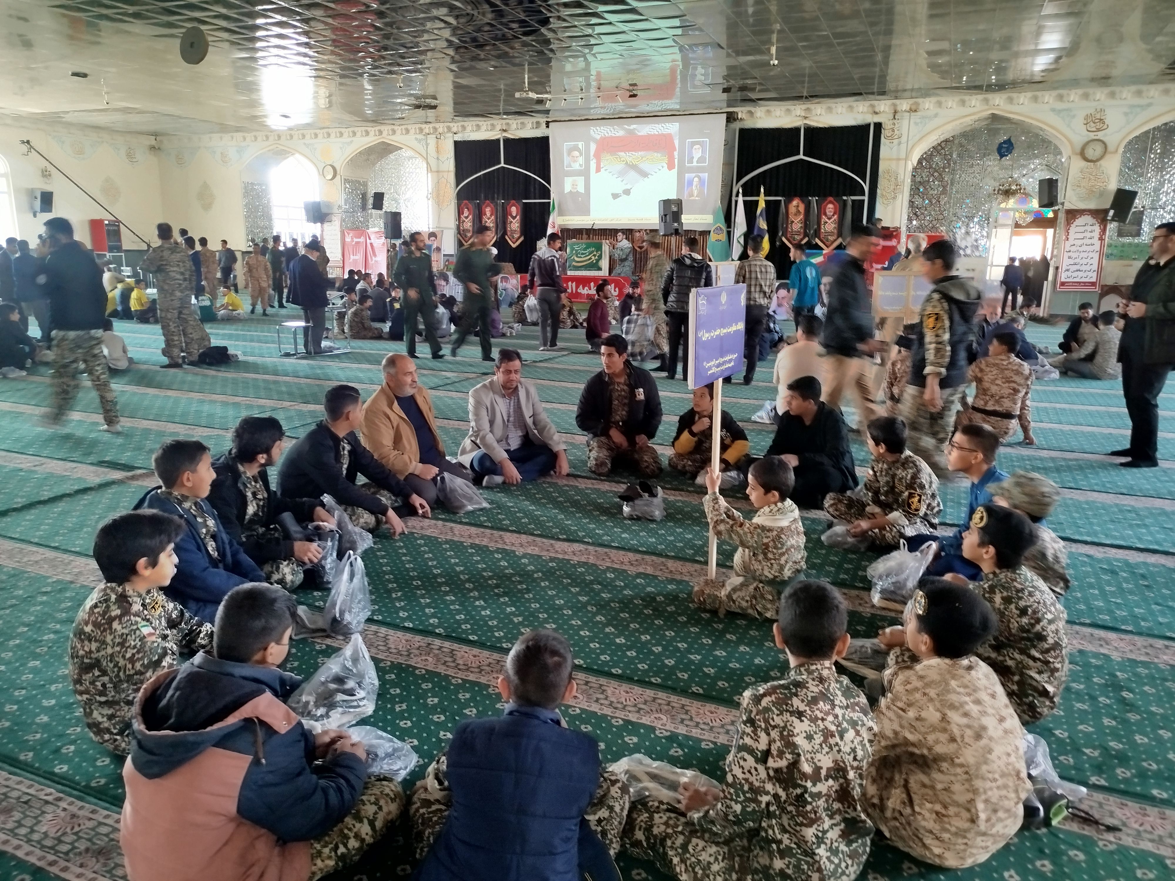 گردهمایی باشکوه بسیجیان کاشمر در باغمزار به مناسبت هفته بسیج  