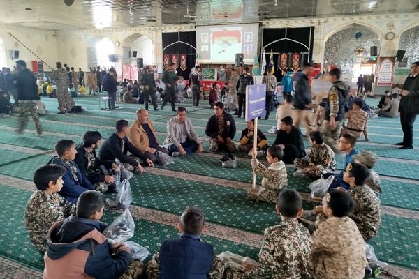 گردهمایی باشکوه بسیجیان کاشمر در باغمزار به مناسبت هفته بسیج  