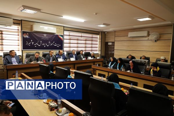 دیدار معاون پرورشی و فرهنگی وزارت آموزش و پرورش با نمایندگان دختر تشکل‌های دانش‌آموزی شیراز